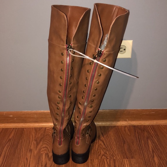 BRAND NEW WOMAN’S BROWN BOOTS SIZE 6! NWT! BACK ZIP STUD FLAT SMOKE FREE HOME! - Picture 3 of 5